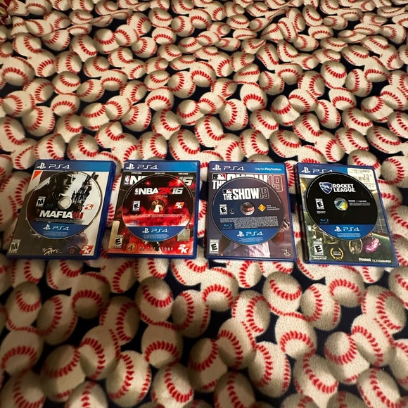 PS4 Game Bundle - Picture 2 of 4